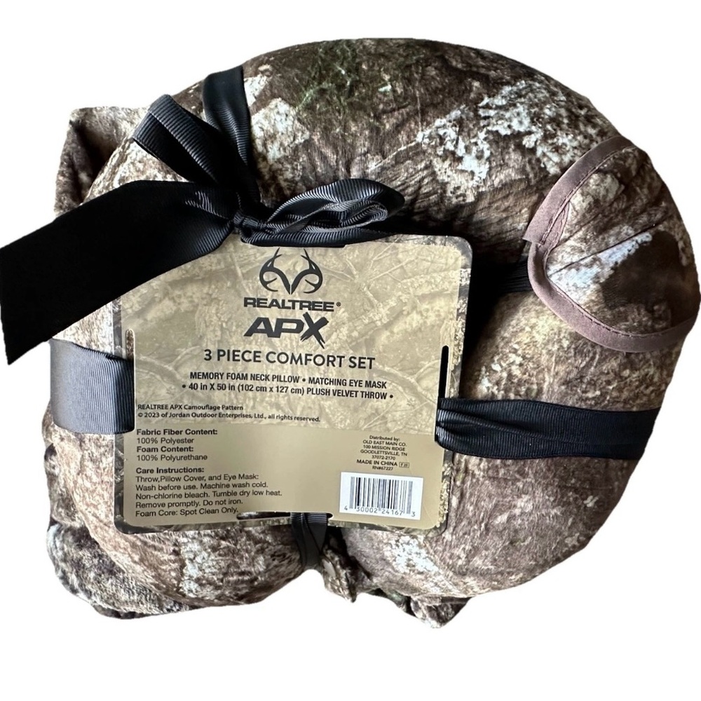 Realtree APX Set Velvet Plush Throw, Memory Foam Neck Pillow & Matching Eye Mask